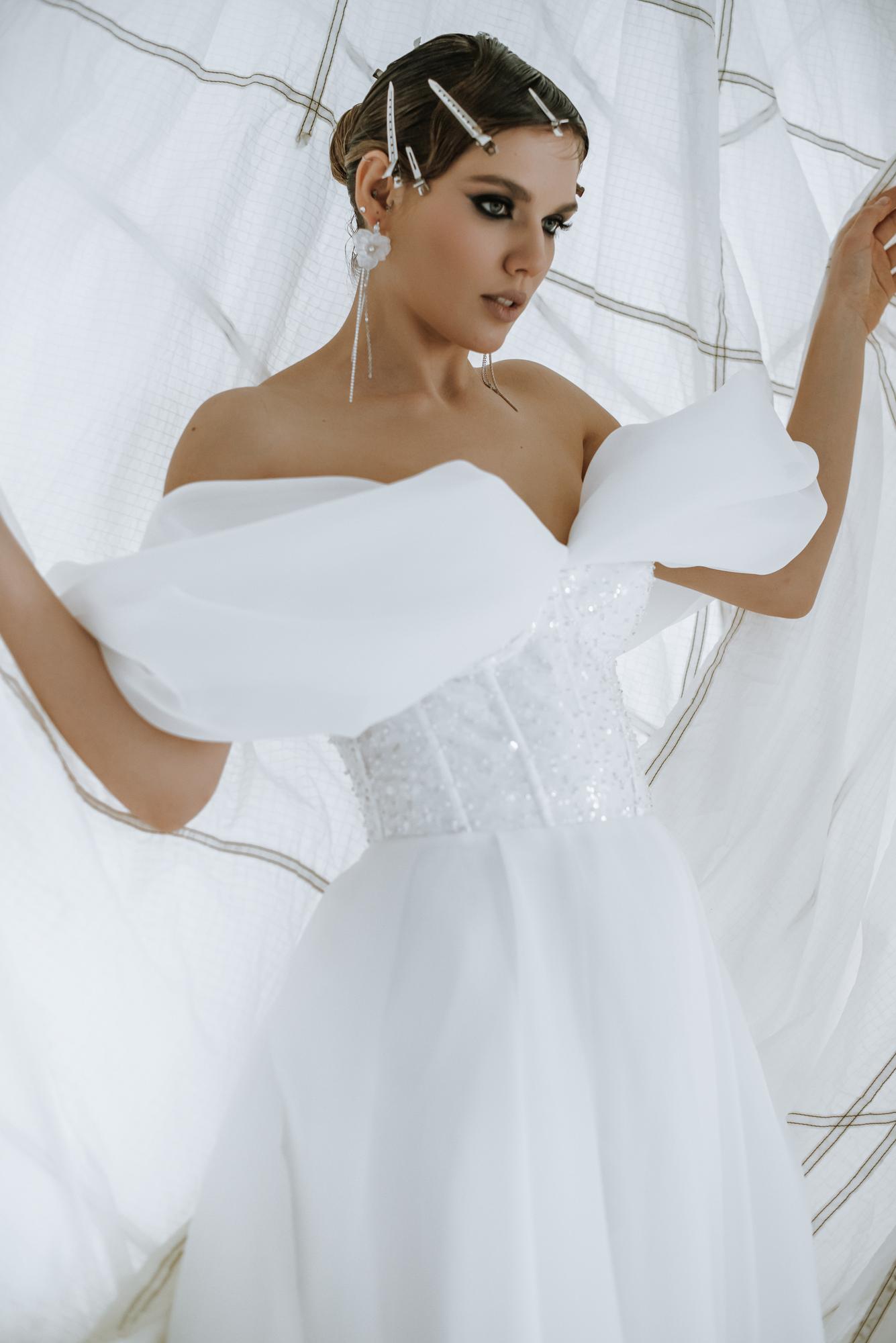 Свадебное платье ALISSIY длинное с  бисерным кружевом молоко