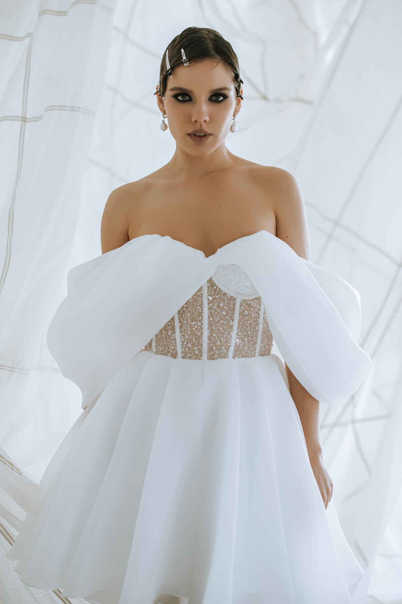 Свадебное платье ALISSIY короткое с  бисерным кружевом молоко