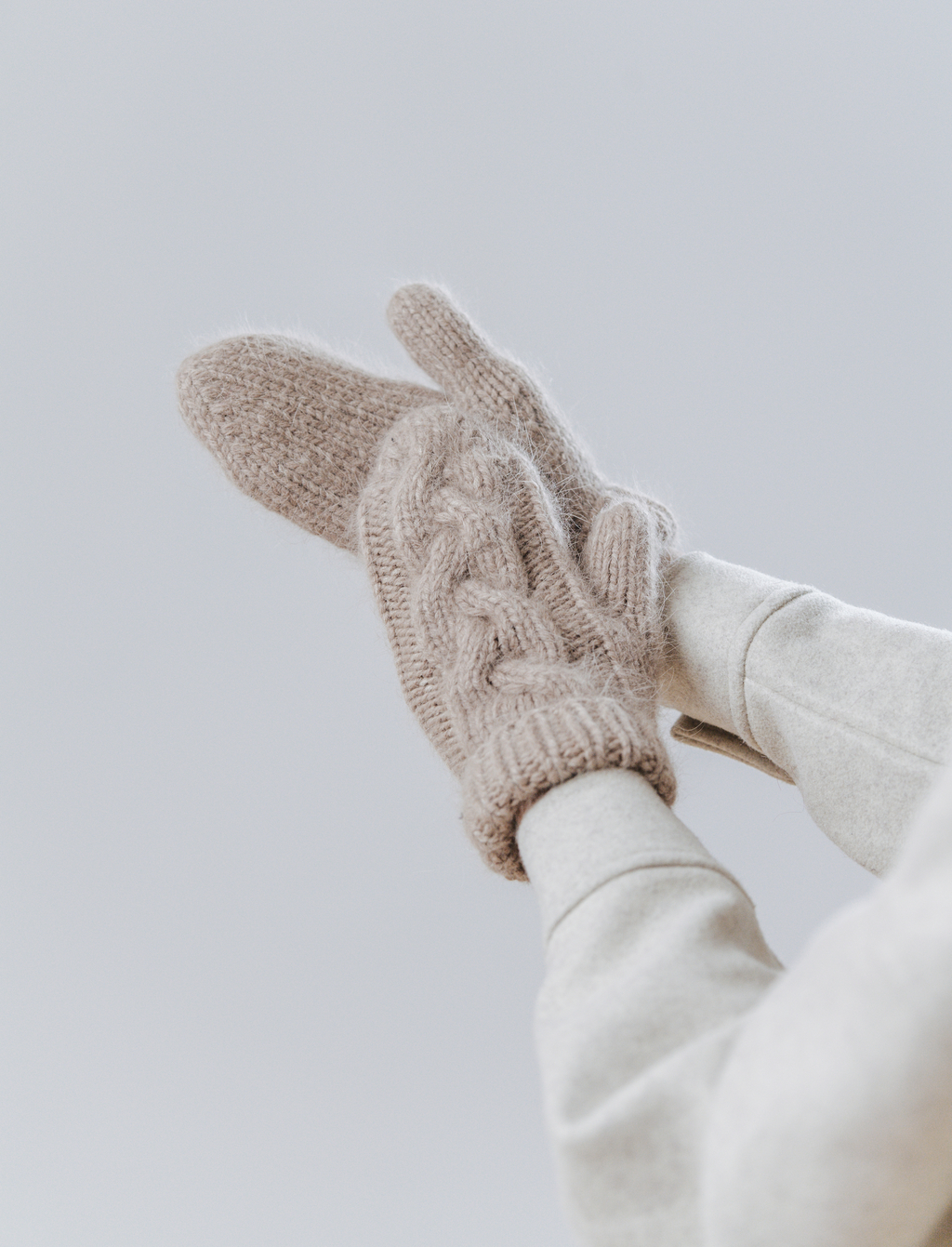 Варежки ангора холодный бежевый
