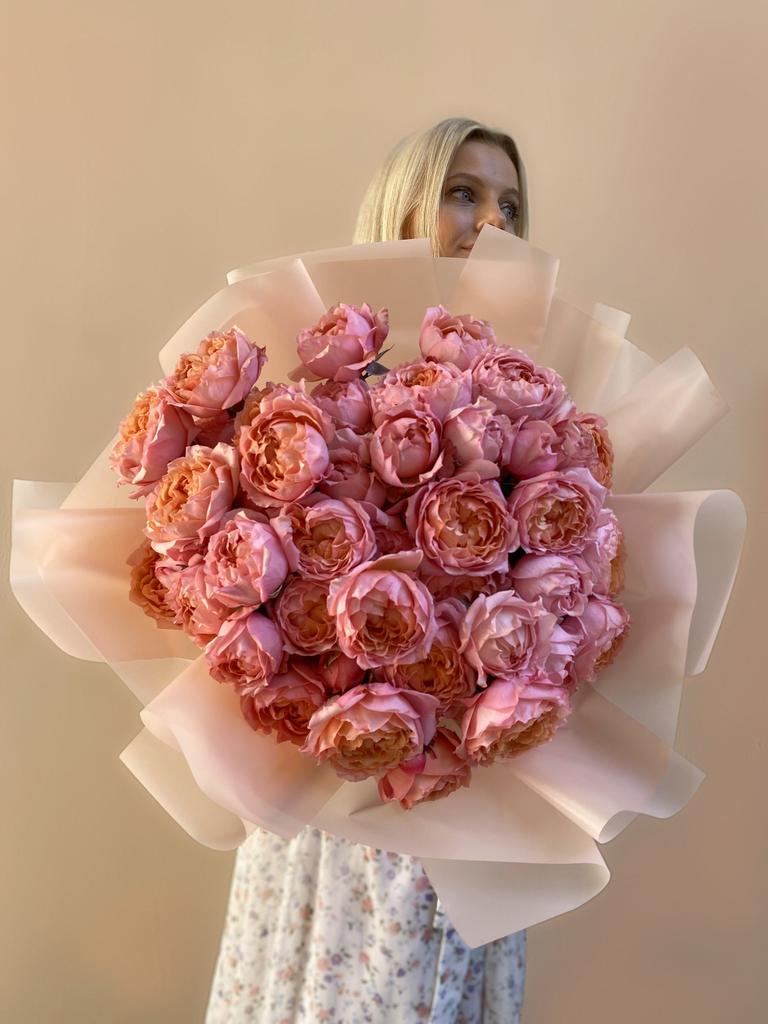 Монобукет пионовидных кустовых роз Джульетта