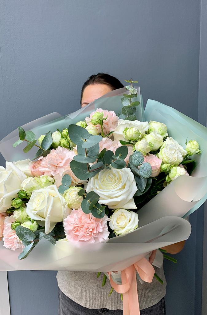 Авторский букет "Бело-персиковый"