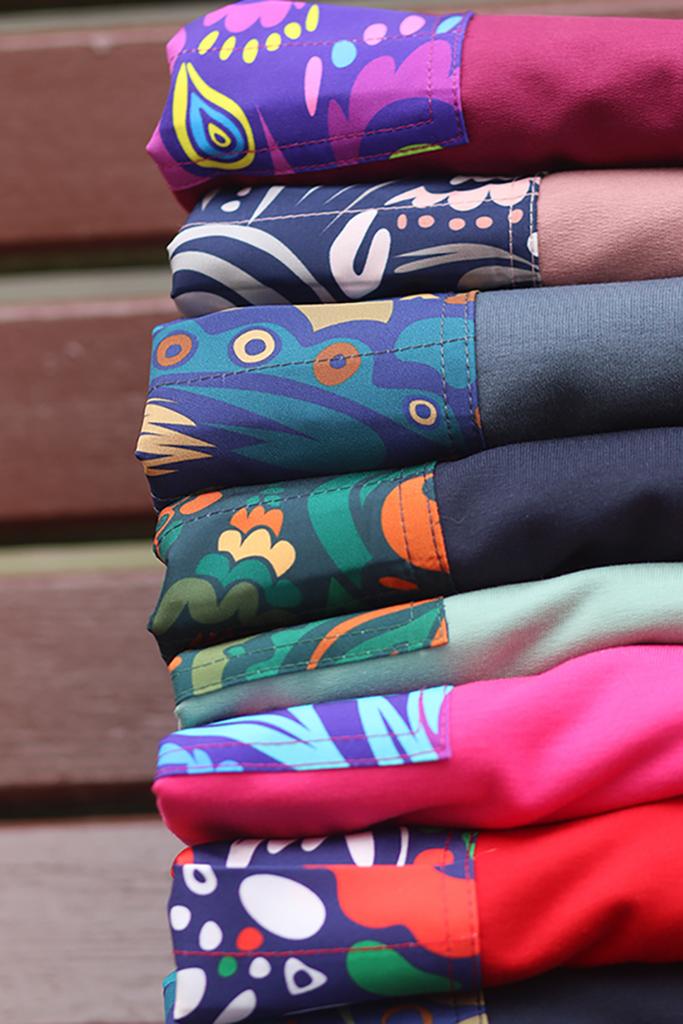 "Лето внутри": скидки на футболки в зависимости от количества.