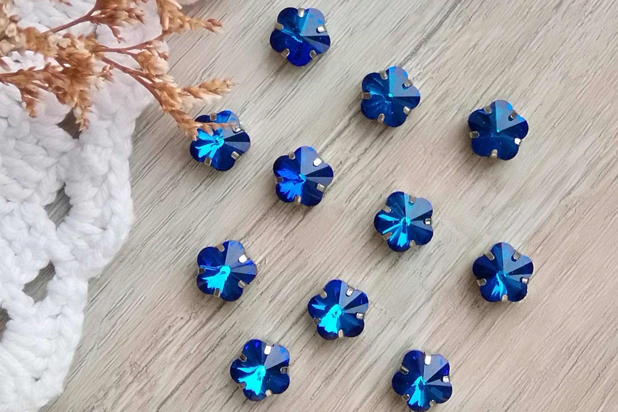 Кристаллы цветочки синие