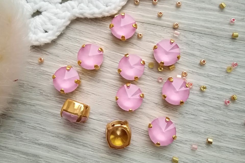 кристаллы розовые в оправе золото