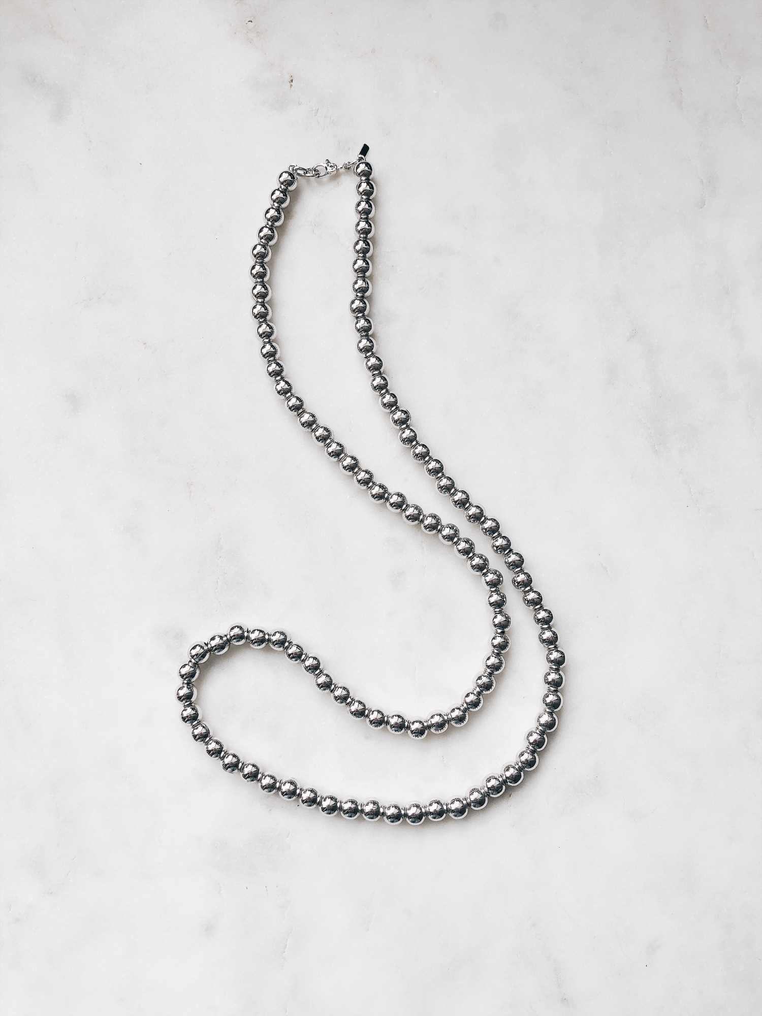 Серебристое колье Monet