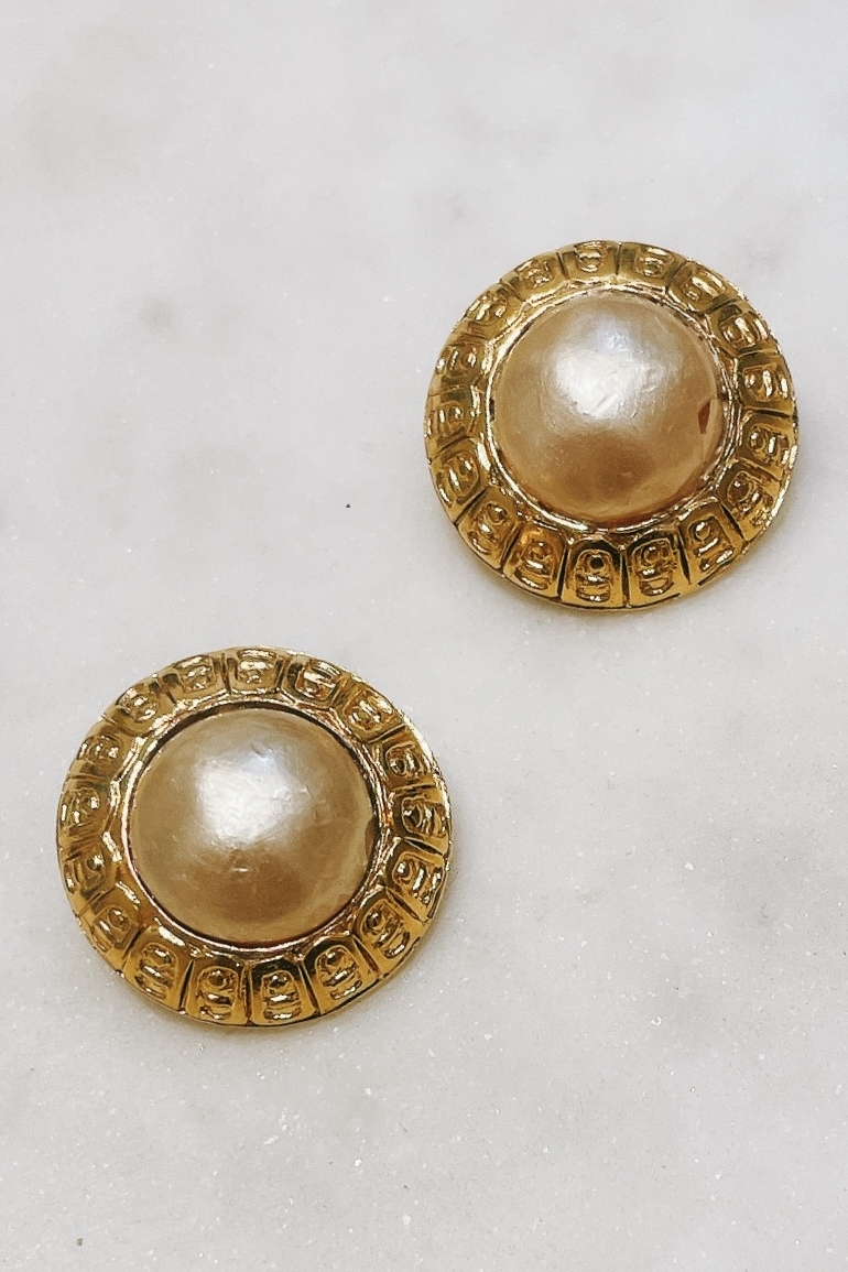 Жемчужные клипсы Chanel в античном стиле