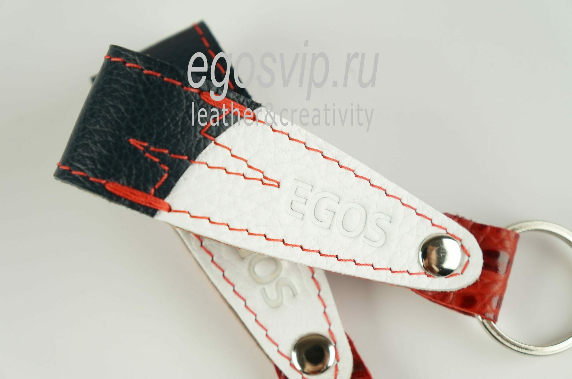 Кожаный брелок с кольцом для ключей и кожаной подкладкой /модель 11-02 триколор