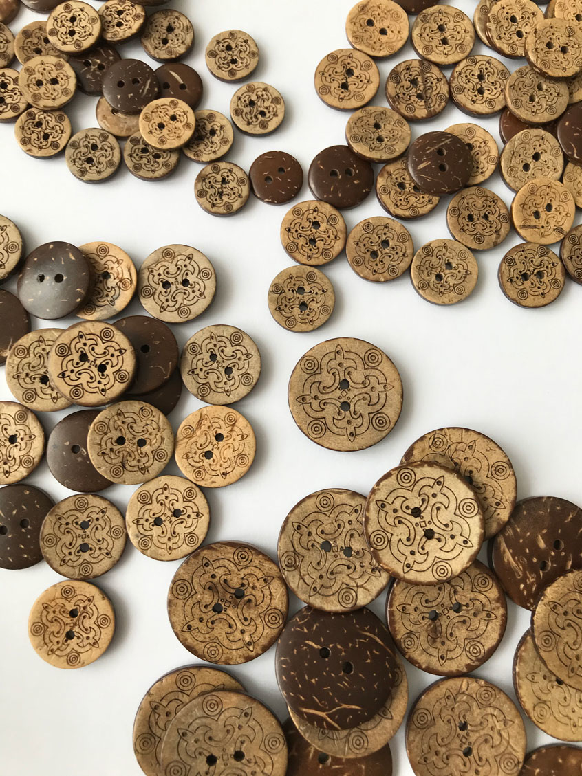 пуговицы кокосовые с рисунком орнамент