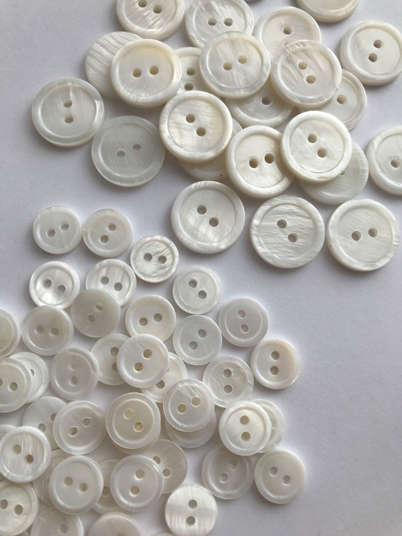 Пуговица ракушка R19 Белая (ободок) 11мм, 15мм, 18мм