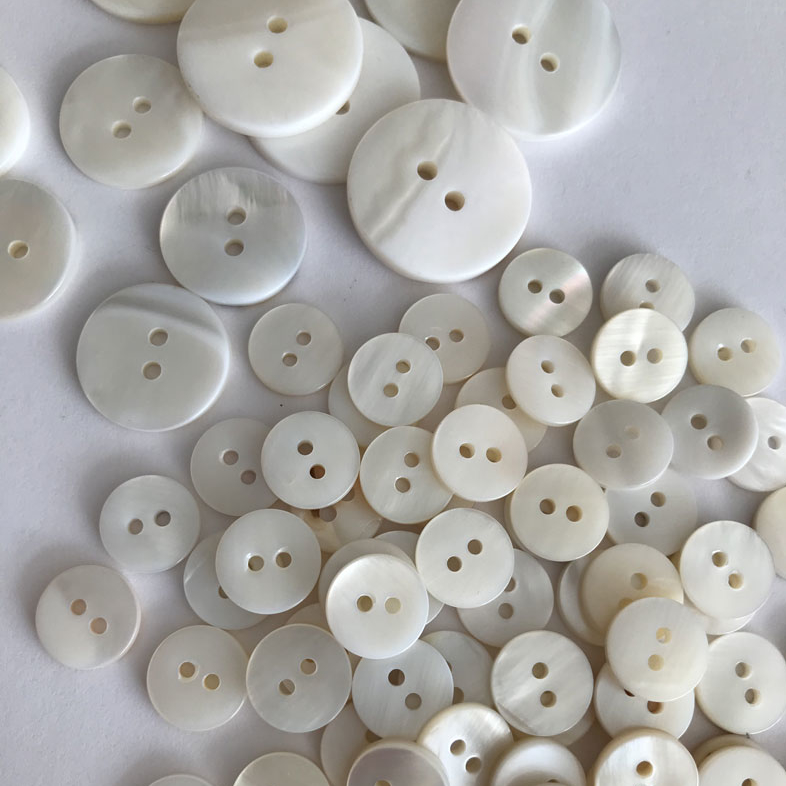 Пуговица ракушка R01 Белая  11мм, 15мм, 18мм, 23мм
