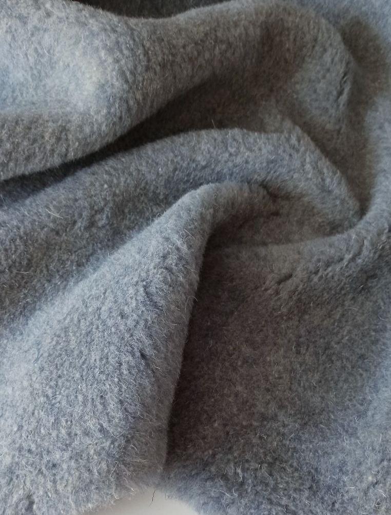 Мех "Серо-голубой" из 100%  шерсти на трикотажной основе