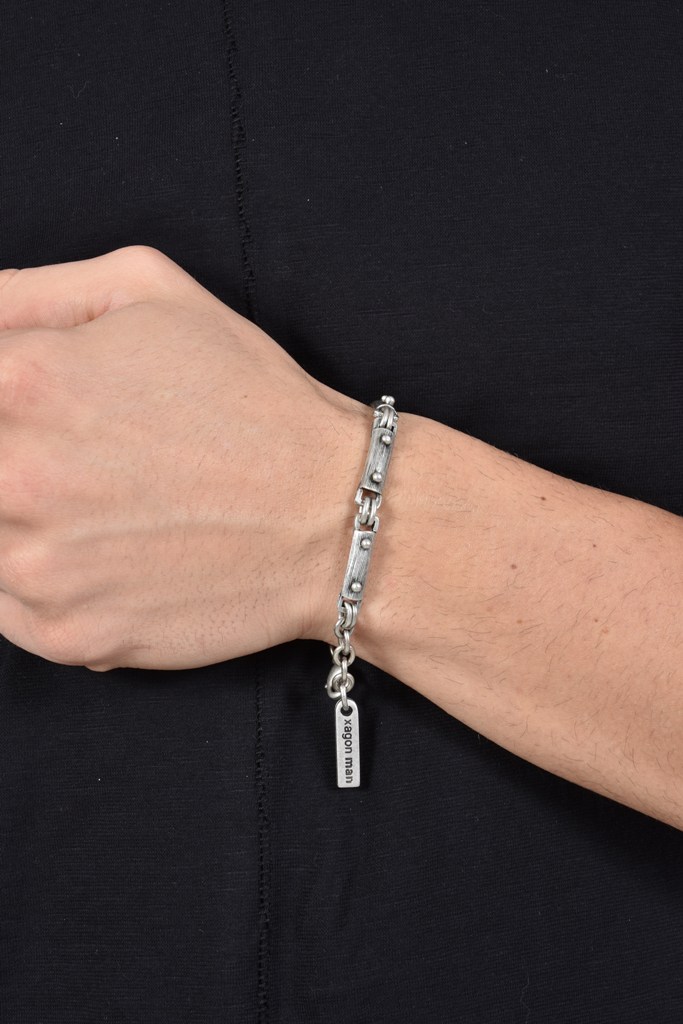 Браслет из крупных звеньев в виде клепаного металла Xagon