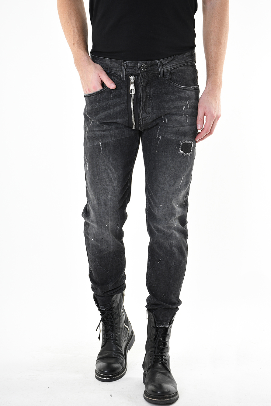 Серые джинсы с заплатой и небольшими потертостями Xagon