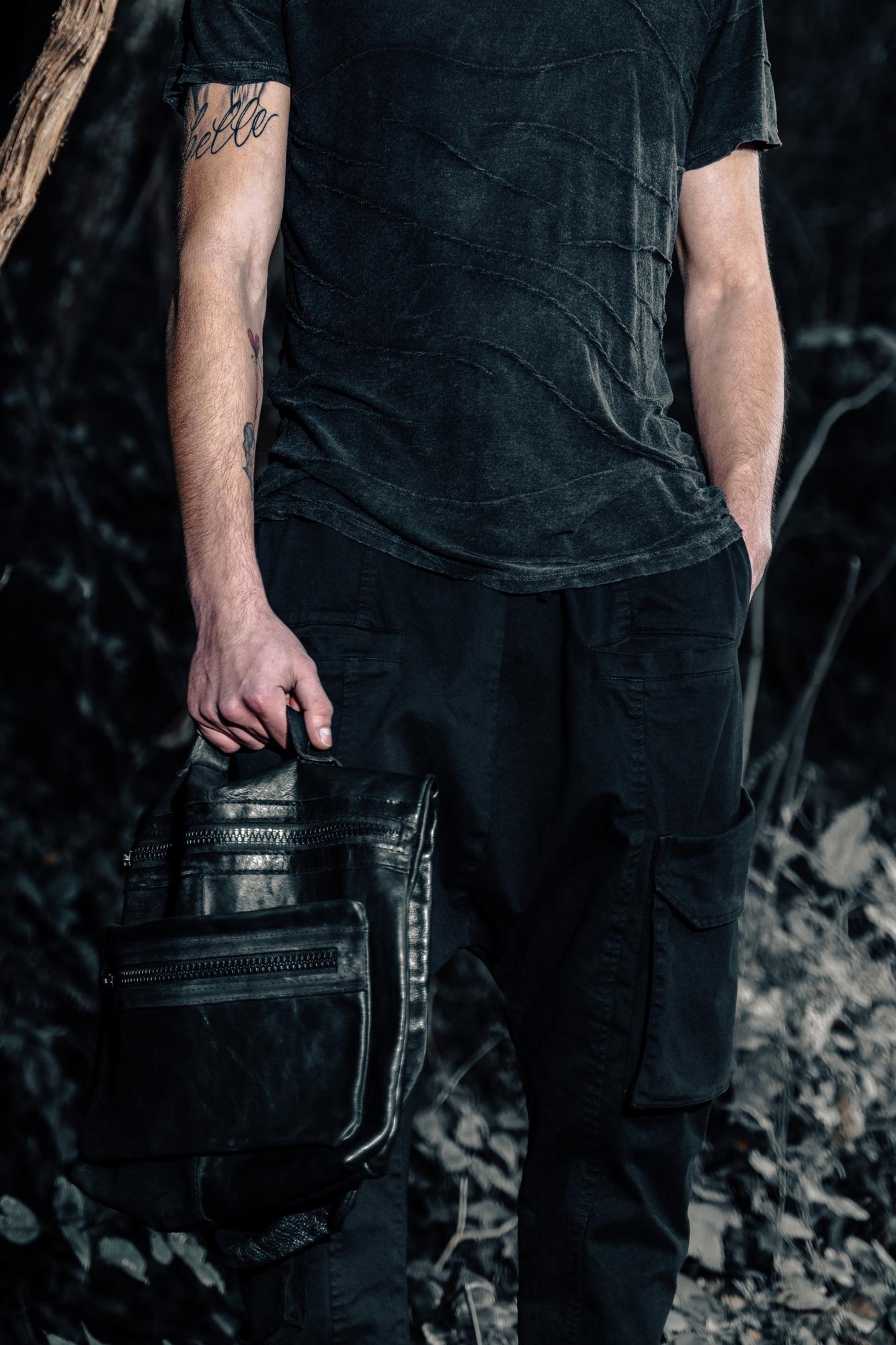 Брюки с заниженным шаговым швом с накладными карманами по диагонали LH