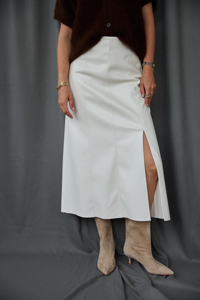 Юбка из экокожи в  белом  цвете