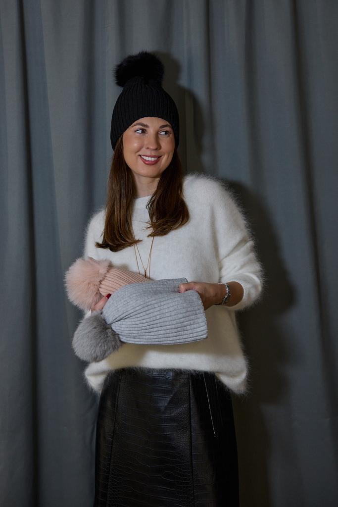 Шапка с помпоном