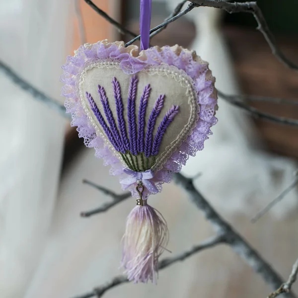 Большое лавандовое сердце, ручная вышивка, коллекция "Винтаж"