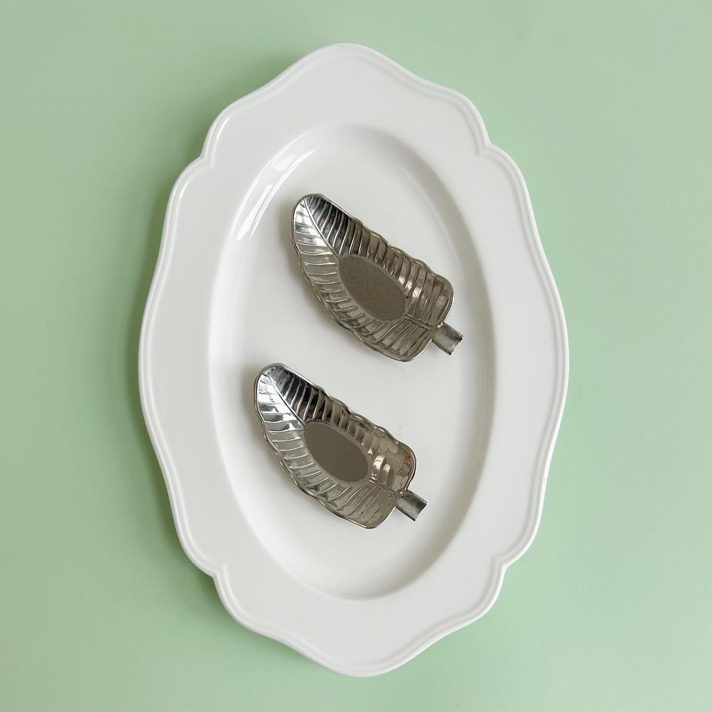 Пара миниатюрных листочков, Испания