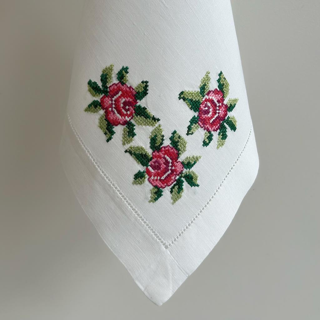 Салфетка с розами, ручная работа
