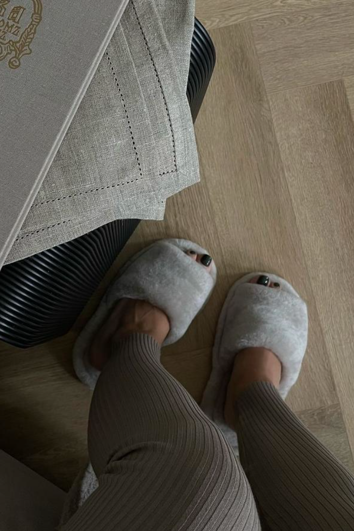 Тапочки из мутона премиум-качества с прямой шлейкой