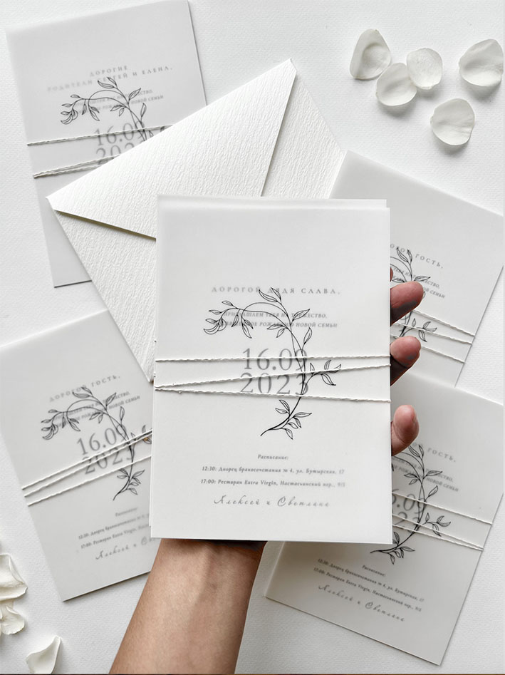 Пригласительные на свадьбу в белых конвертах