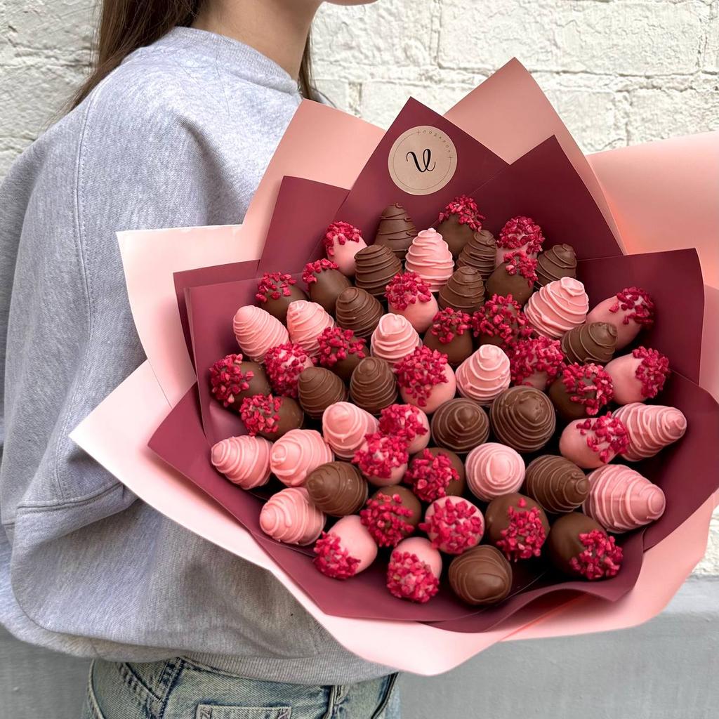 Букет клубники в шоколаде "Счастье" L (40-50 ягод)