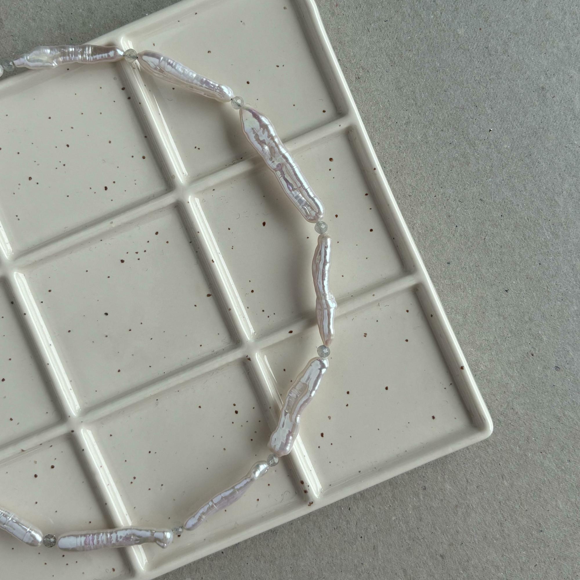 Pearl Choker Sticks