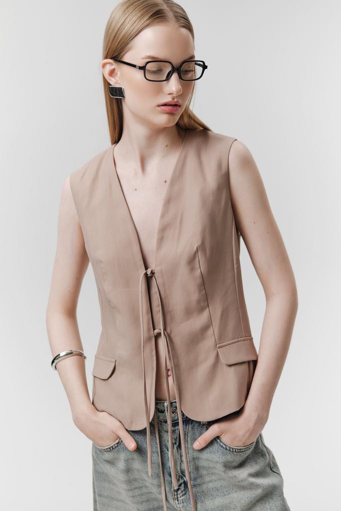 Жилет из тенселя с завязками