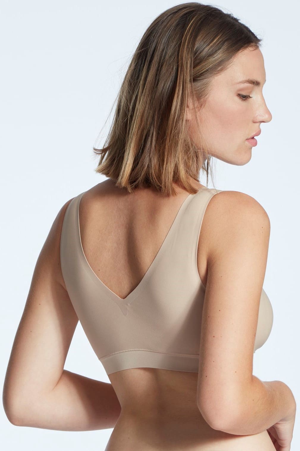 Бюстгальтер-топ с мягкими чашками Chantelle Softstretch Padded V-Neck Bra C16A10