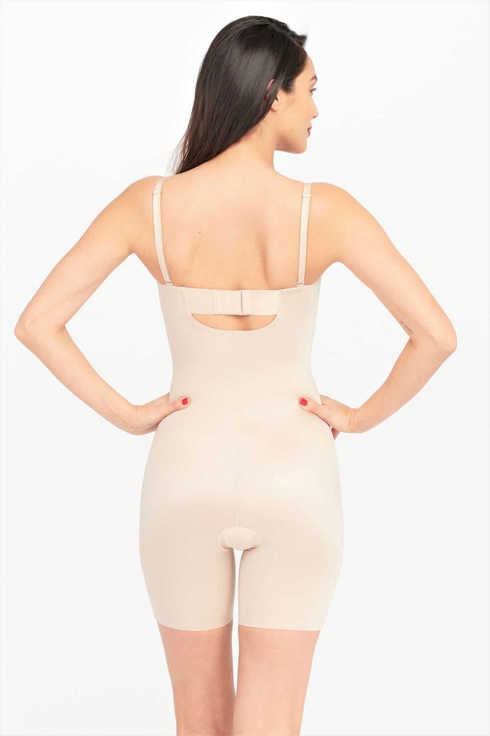 Корректирующий комбинезон с чашечками SPANX Suit Your Fancy Strapless Cupped Mid-Thigh Bodysuit 10156R