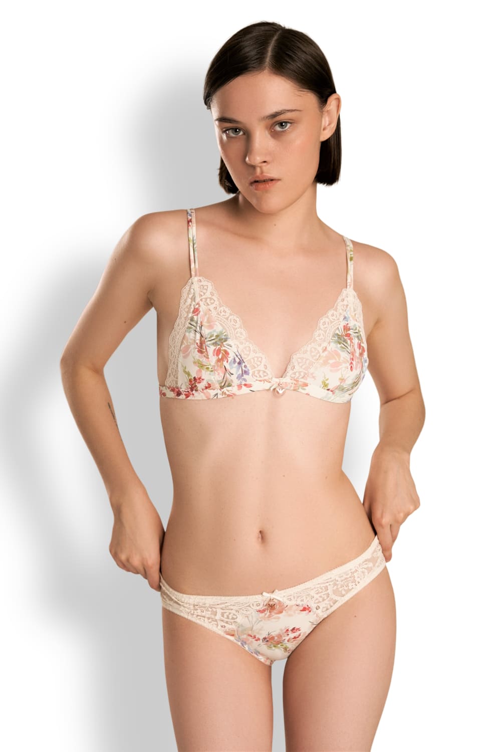 Кружевной бюстгальтер треугольник Emporio Armani 164651 3R212