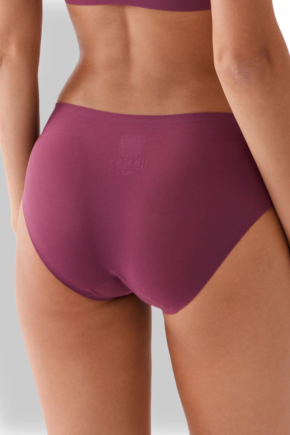 Трусы хипстеры Chantelle Softstretch Hipster C26440