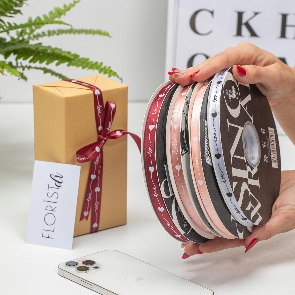 Атласная лента 1 см узор Love