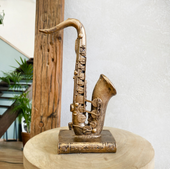 Декор для дома музыкальная статуэтка "Саксофон" на красной книге из искусственного камня в классическом стиле