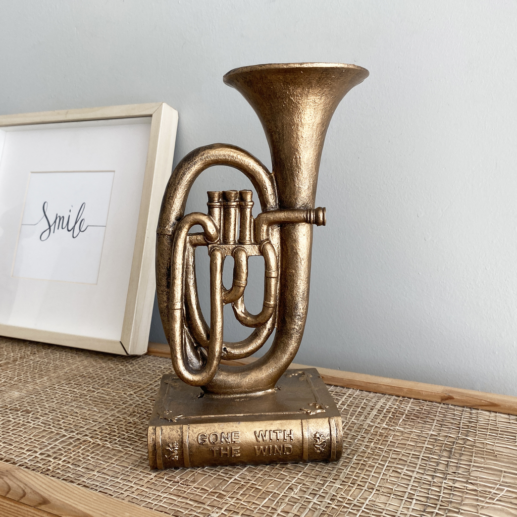 Декор для дома музыкальная статуэтка "Труба" из искусственного камня в классическом стиле в цвете Античное серебро