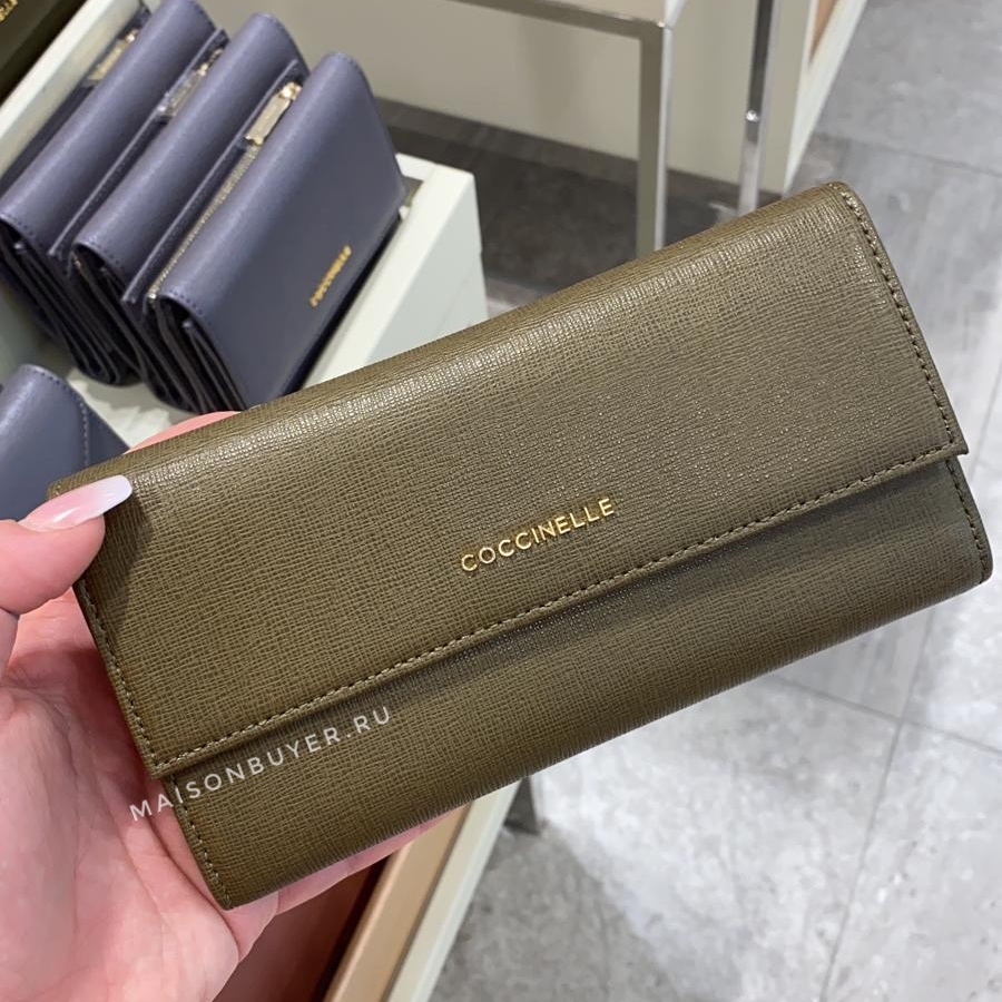 большой кошелек с двойным разворотом Coccinelle сафьянно цвет khaki WL0042G