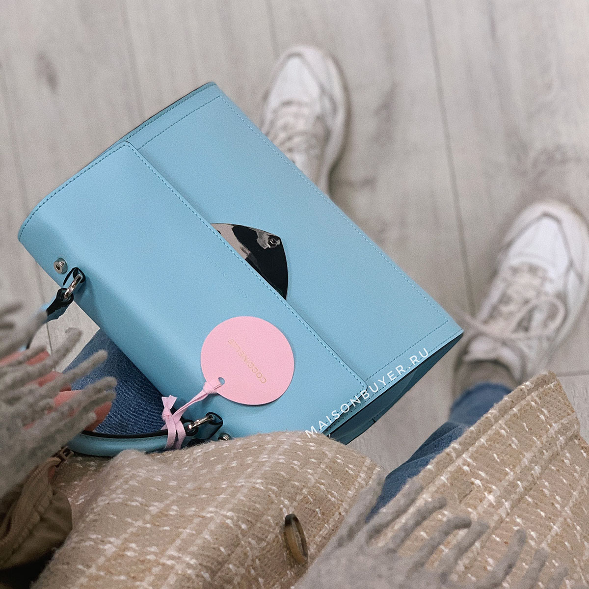 сумка COCCINELLE B14 CALF MEDIUM цвет atmosphere / голубой HBB14M01