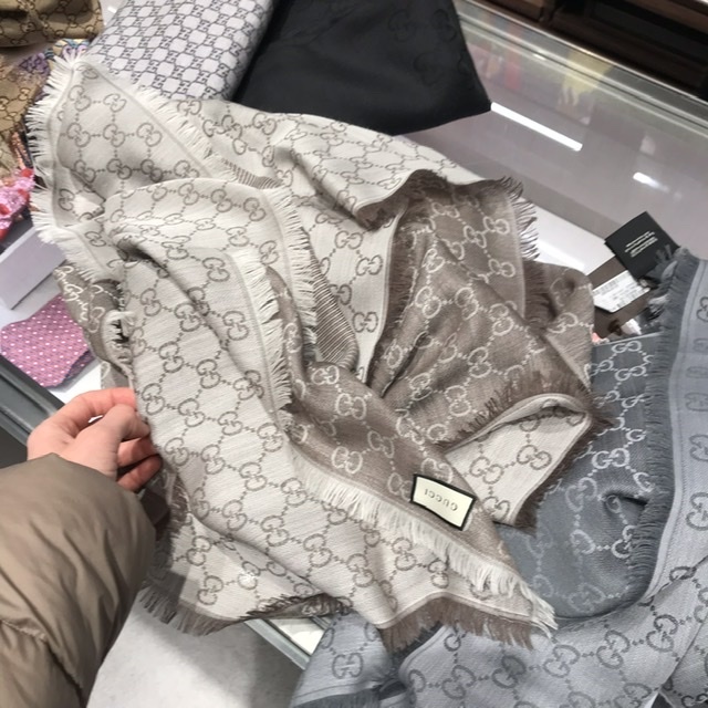 GUCCI WOOL AND SILK 140х140 Beige