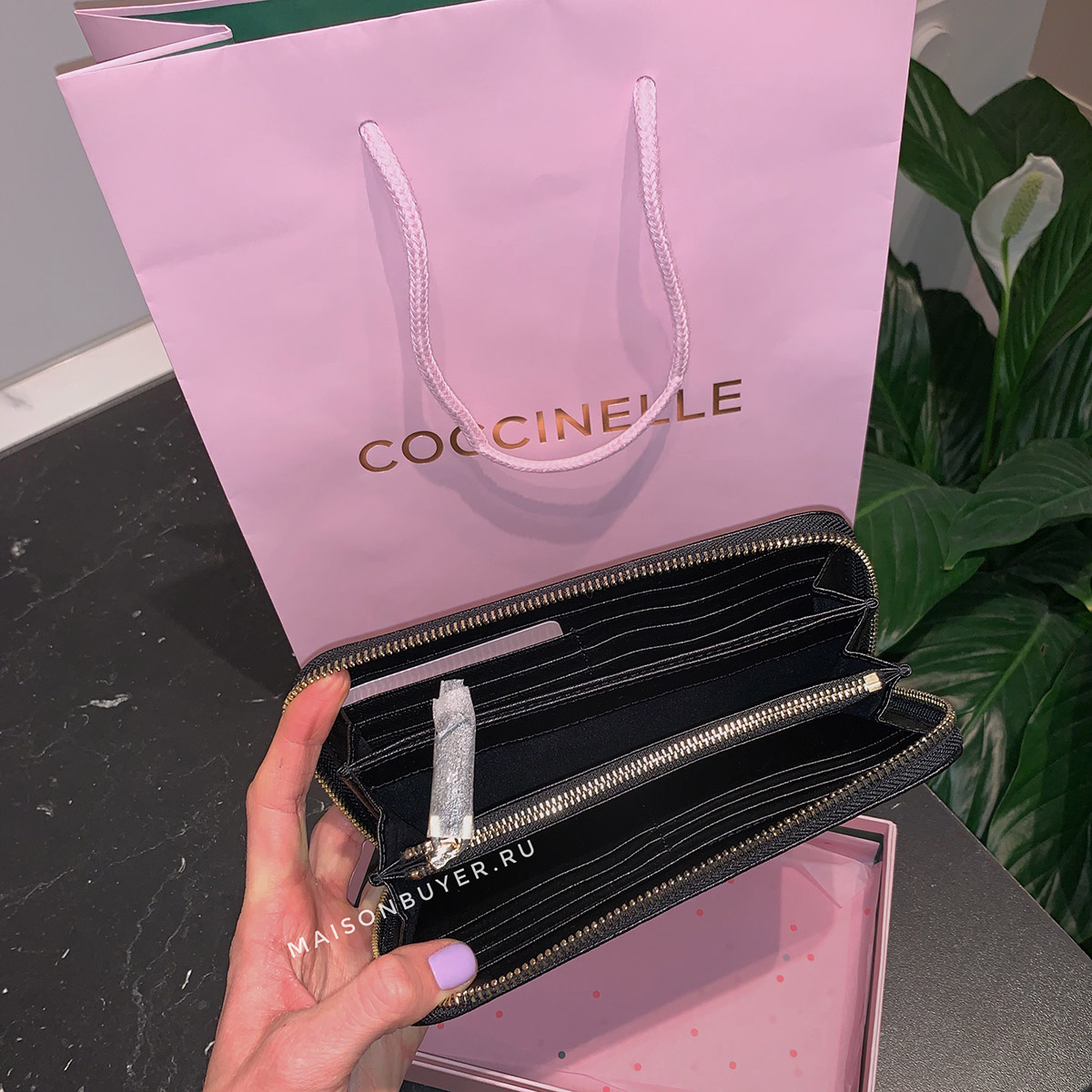 большой кошелек на замке Coccinelle saffiano черный WL0027G