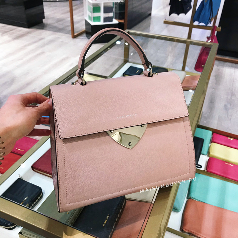 сумка Coccinelle b14 medium цвет pivoine / пудра HBB1412M