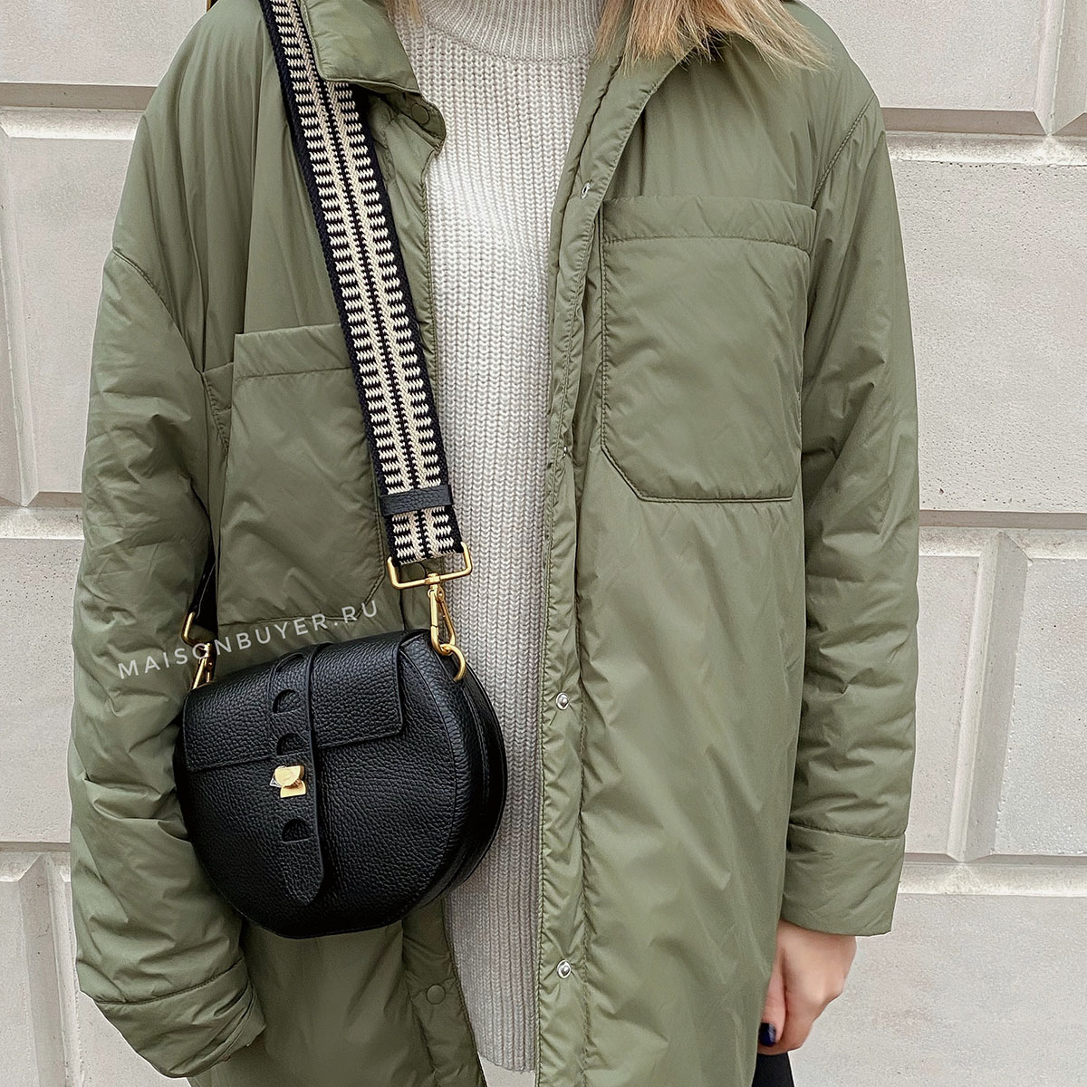 сумка Coccinelle Carousel цвет black / черный  HBcarousel01S HBcarousel01M