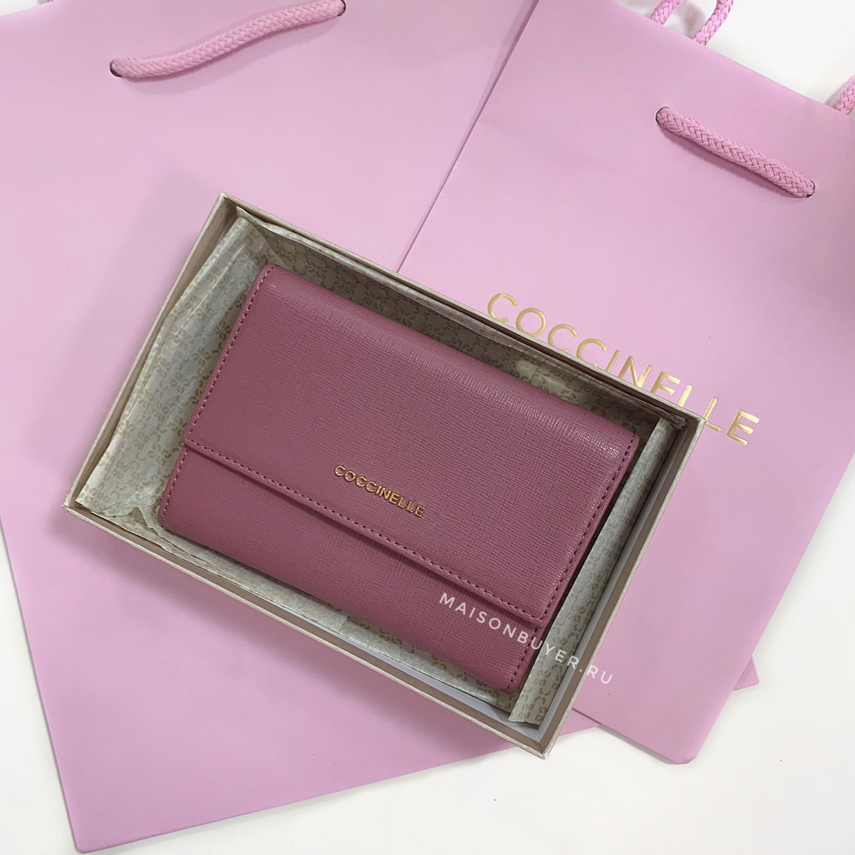 средний кошелек COCCINELLE medium saffiano flap wallet цвет acai / грязно-розовый WLCOCCIM52S