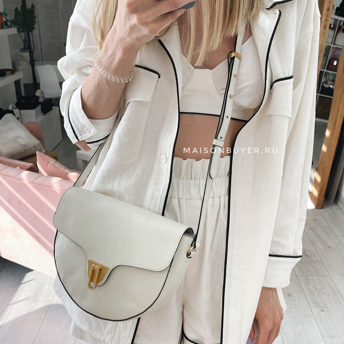 сумка COCCINELLE BEAT SOFT MEDIUM цвет CHALK / молочный HBBEAT02M