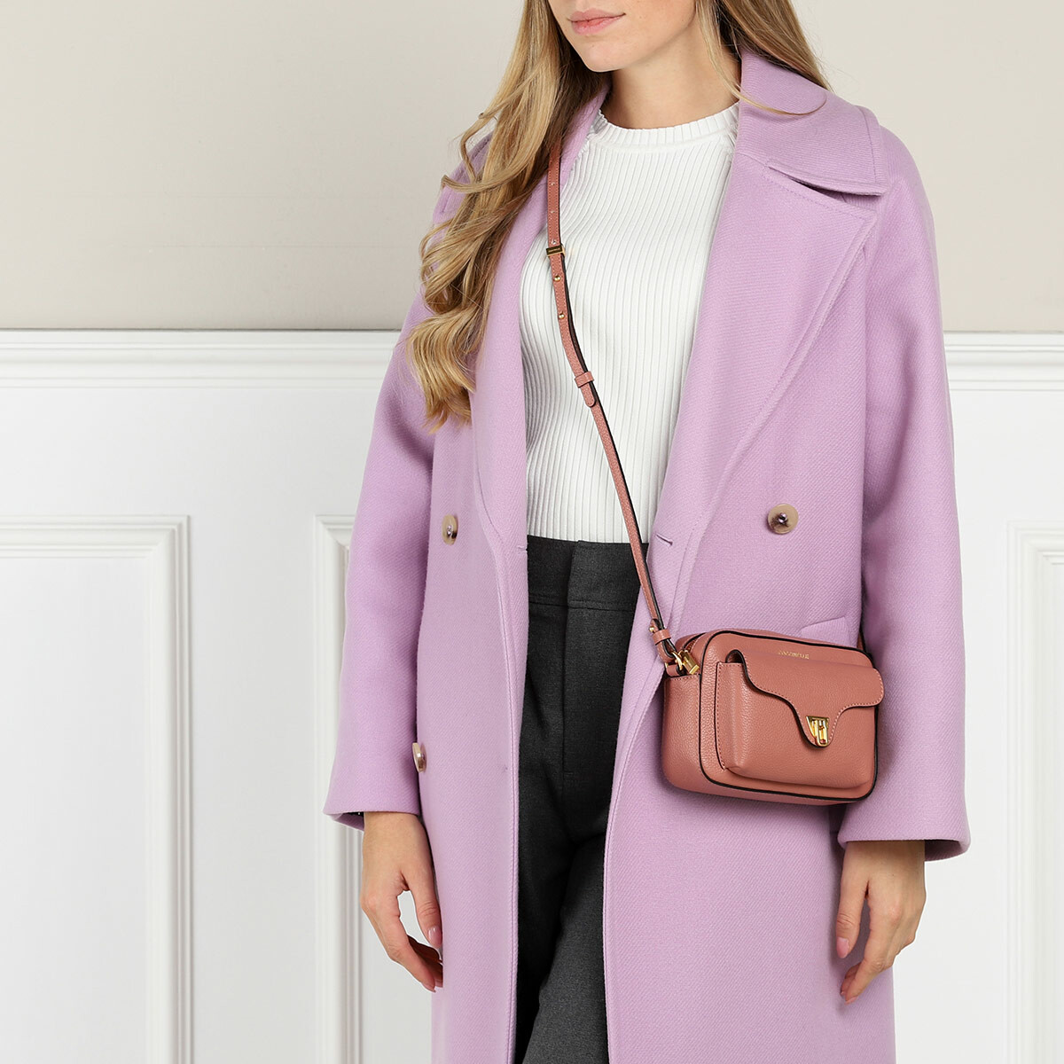 сумка COCCINELLE BEAT CAMERA SOFT MINI цвет Litchi / Личи COBEATCAMERA61XS