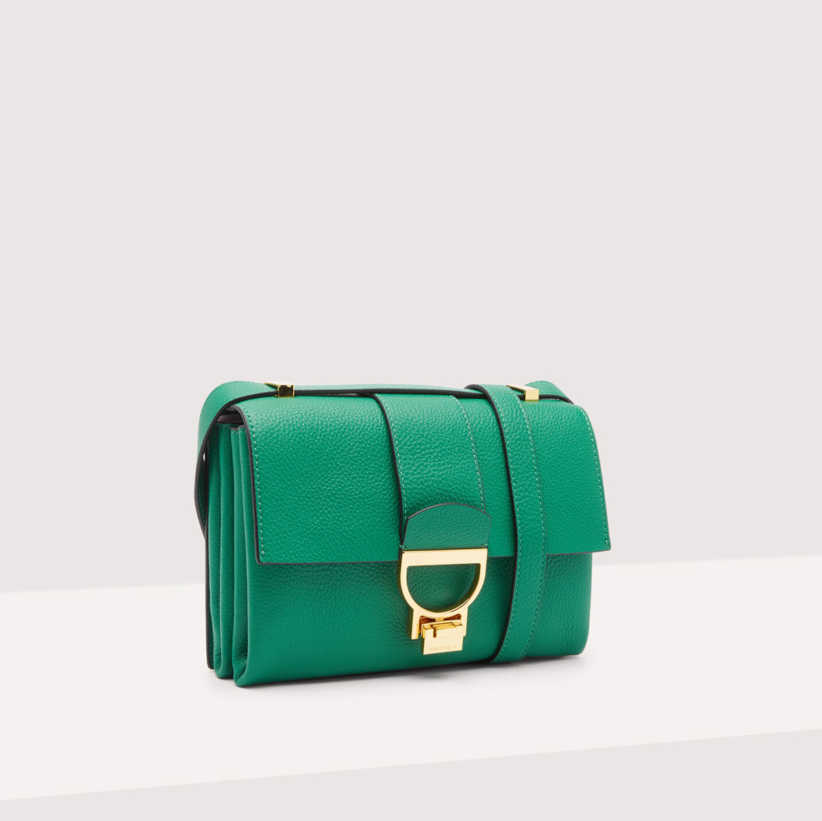 сумка COCCINELLE ARLETTIS CROSSBODY цвет Grass Green / ярко-зеленый HBARLETTIS59C