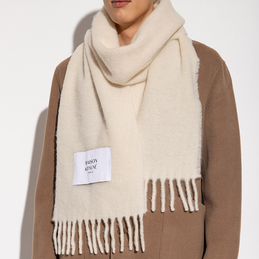 MAISON KITSUNÉ PLAIN FRINGED SCARF Ecru