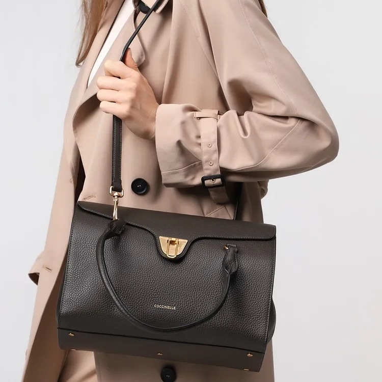 COCCINELLE BEAT SOFT SATCHEL Bark / Темный серо-зеленый