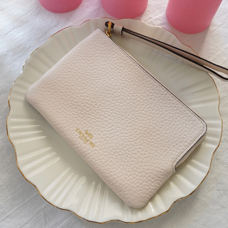 COACH WRISTLET Brass/Chalk
