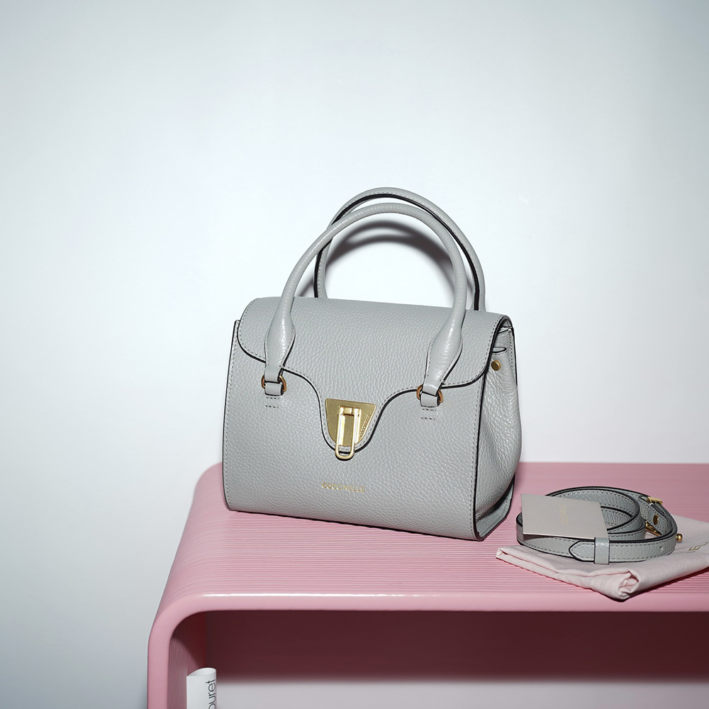 COCCINELLE BEAT SOFT SMALL SATCHEL Stone / Серый