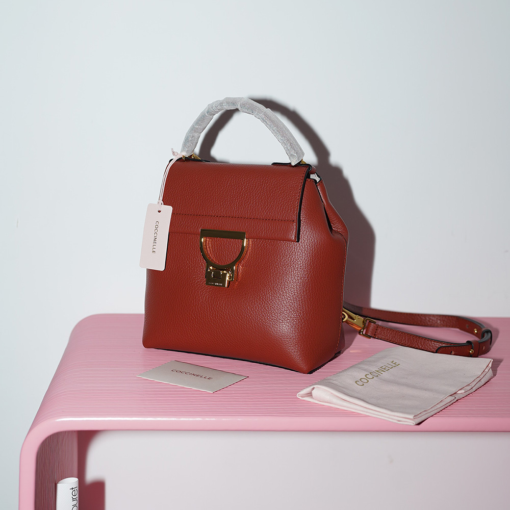COCCINELLE ARLETTIS SMALL BACKPACK Acero / Кленово-красный